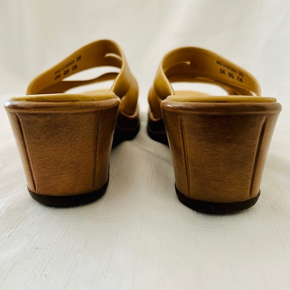 Dansko~Sandals / Like New - Picture 8 of 16